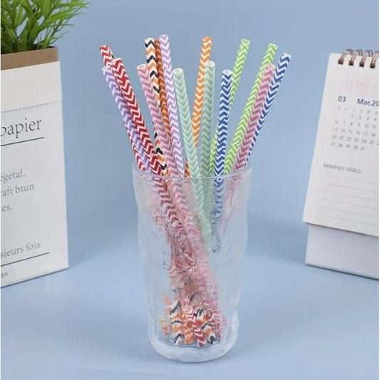 Assorted color Wavy pattern paper straws in a glass on desk