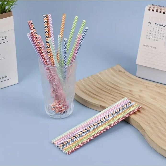 Assorted color Wavy pattern paper straws in a glass
